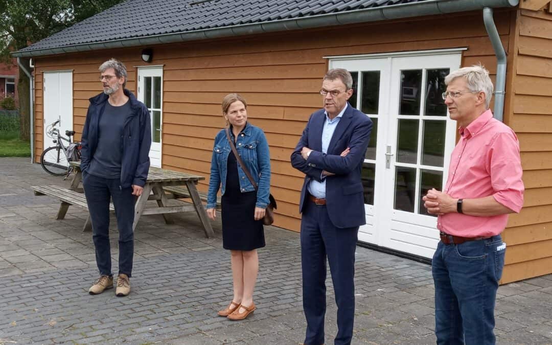 Burgemeester Henk Jan Bolding op bezoek in Adorp